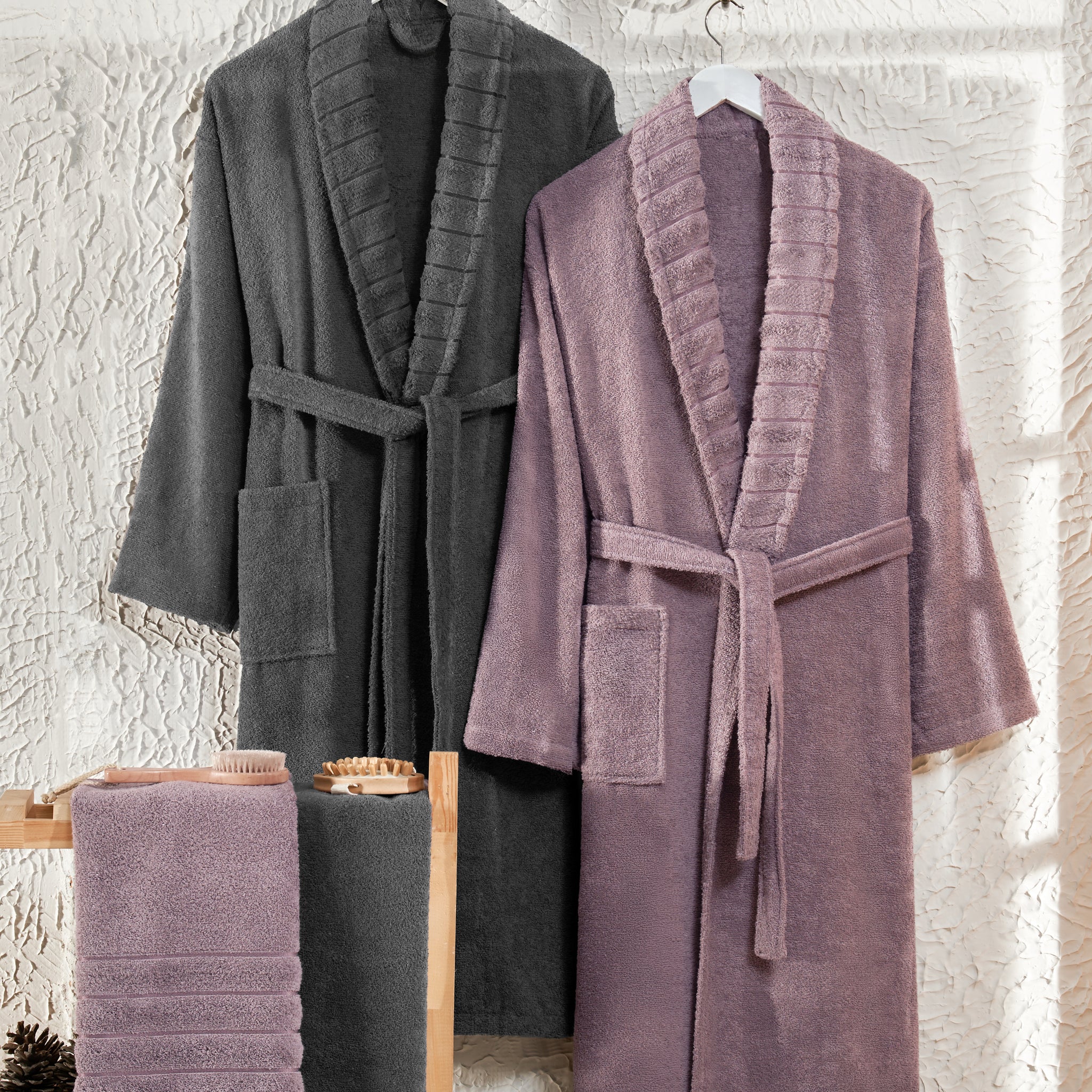 Carla- 4'lü  Havlulu Mürdüm-Antrasit Bornoz Aile Seti